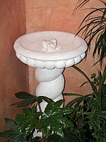 taille-sculpture-pierre-vasque-grenouille-01